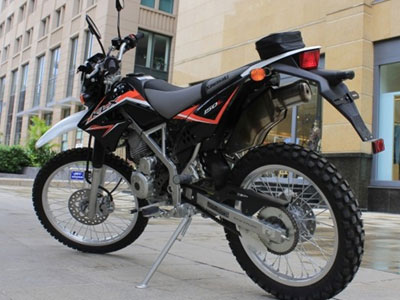 Môtô địa hình giá rẻ Kawasaki xôn xao Hà Nội