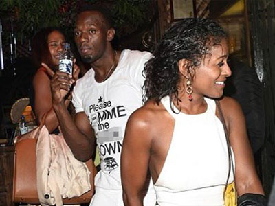 Usain Bolt thác loạn, “đốt tiền” bên vũ nữ