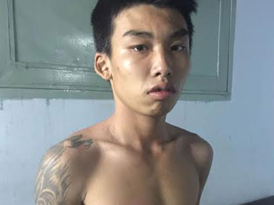 Đặc nhiệm đạp ngã kẻ cướp túi tiền của cô gái
