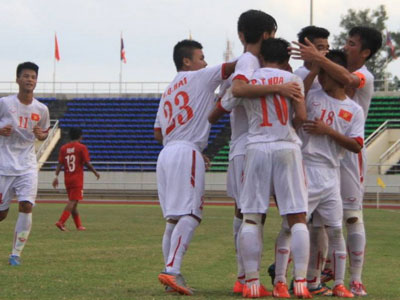 Thắng đậm Brunei 5-0, U-19 Việt Nam vươn lên dẫn đầu bảng