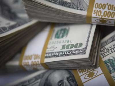 USD chợ đen mất giá 500 đồng, đổ xô đi bán
