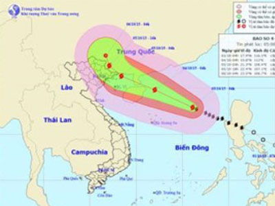 Bão số 4 tiếp tục mạnh lên trên đường di chuyển vào đất liền