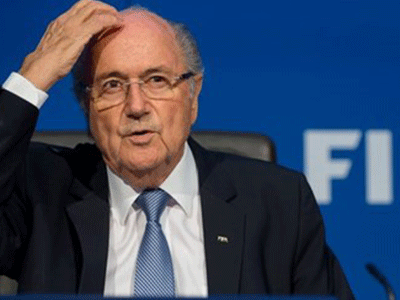 Chủ tịch FIFA Blatter “cố đấm ăn xôi“