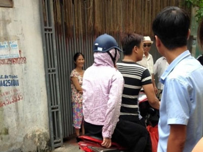 Hà Nội: Xuất hiện nam thanh niên giả gái "tự sướng" trước mặt phụ nữ