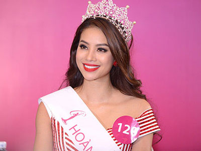 HH Phạm Hương từ chối trả lời về tin đồn thi “chui”