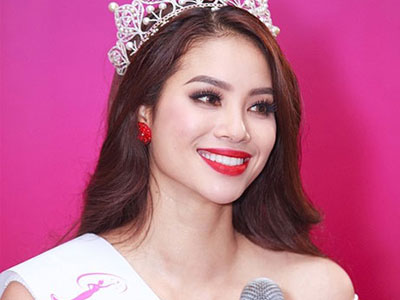 Hoa hậu Phạm Hương xin lỗi vì buông tay Á hậu 1 khi đăng quang