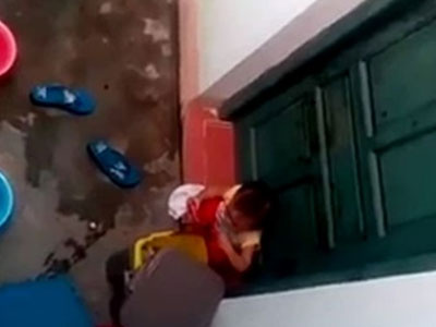 Vụ trẻ mầm non bị bỏ ngoài sân nhặt rác ăn: Cháu bé là con cô giáo