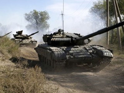 Quân đội Ukraine bắt đầu rút vũ khí khỏi miền Đông