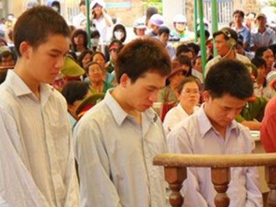 "Thiếu gia" thất tình rạch đùi hàng loạt thiếu nữ