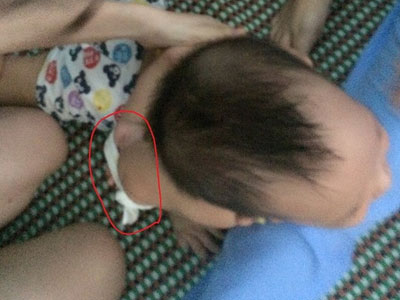 Bố cháu bé bị trói chân tay cung cấp clip cho công an