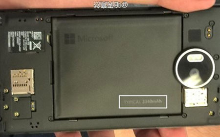 Điện thoại Lumia 950 XL cũng có thể tháo rời pin như LG G4
