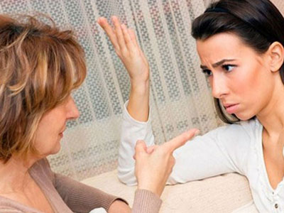 Mẹ chồng ở nhà chơi, bắt con dâu thuê người giúp việc