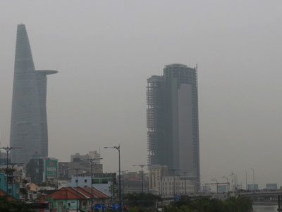 Sài Gòn chìm trong "sương" do ô nhiễm