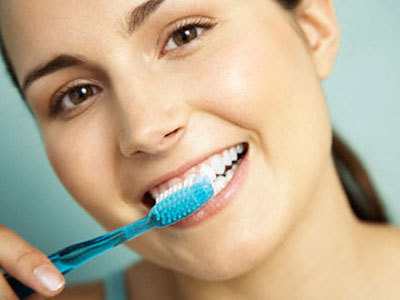 Tác hại của việc đánh răng theo chiều ngang