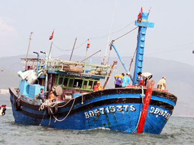 12 ngư dân được cứu sau ba ngày lênh đênh trên biển