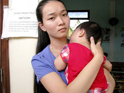 Các bảo mẫu lý giải việc "trói chân tay, hành hạ bé 15 tháng tuổi"