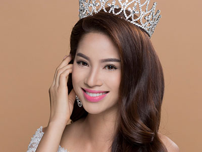 Hoa hậu Phạm Hương đẹp như công chúa với váy cưới
