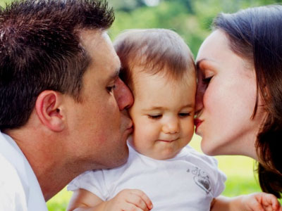 3 điều bố mẹ nên làm trước mặt con thay vì giấu diếm