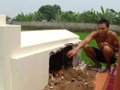 Đập mộ vợ lấy hài cốt vứt sông: Xin mò tìm để chuộc lỗi