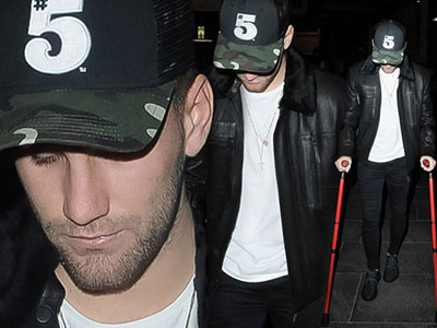 Luke Shaw chống nạng đi giải sầu
