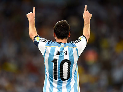 Messi nhường áo số 10 huyền thoại cho Sergio Aguero