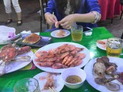 Thực khách hoảng hồn vì đĩa tôm bị "chém" 5 triệu đồng