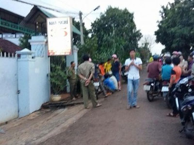 Đi nhà nghỉ với một phụ nữ, người đàn ông chết trên giường