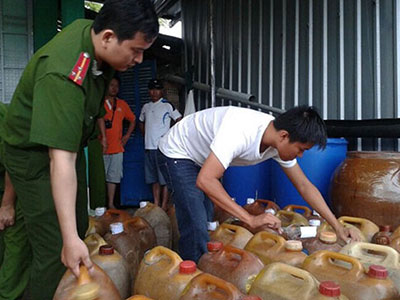 Nghi án trộm hàng nghìn lít dầu máy bay