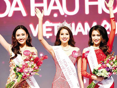 Nghi vấn Hoa hậu Phạm Hương “lách luật” và lời đồn mua giải