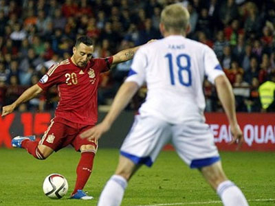 Cazorla lập cú đúp, Tây Ban Nha có vé dự VCK Euro 2016