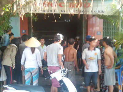 Mang xăng vào quán cà phê đốt, 2 người chết, 2 người nguy kịch