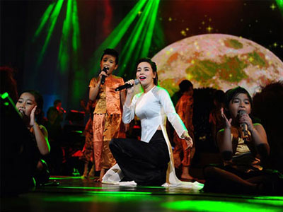 Hà Hồ nhảy chân sáo hát nhạc thiếu nhi của An Thuyên