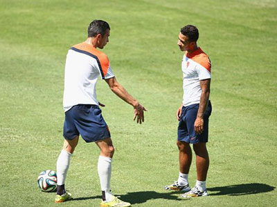 Van Persie "choảng" Depay, Hà Lan hỗn loạn