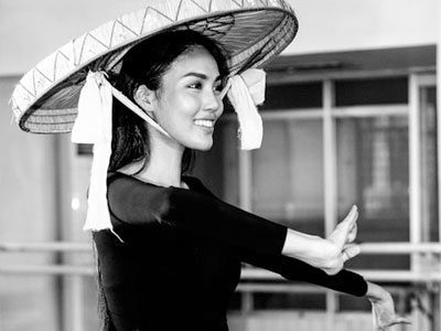 Lan Khuê đưa điệu múa dân tộc đến Miss World 2015