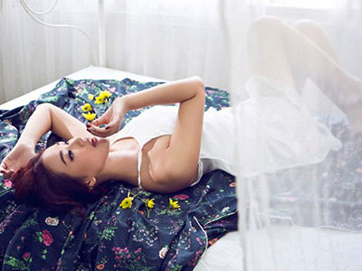 Maya khoe vóc dáng gái một con