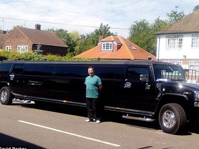 Siêu xe Limousine chở người tị nạn gây sốc ở Anh