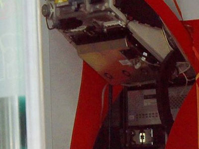 Đem bom tự chế đi phá cây ATM để trộm tiền