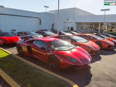 Dàn Lamborghini Aventador diễu hành trên đường phố Mỹ