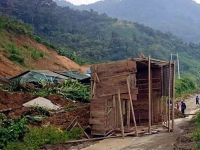 Lở núi trong đêm, hàng chục người dân thoát nạn