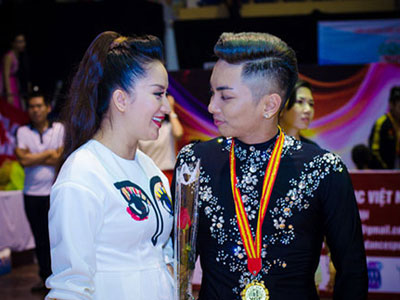 Khánh Thi tự hào khi Phan Hiển đoạt huy chương vàng