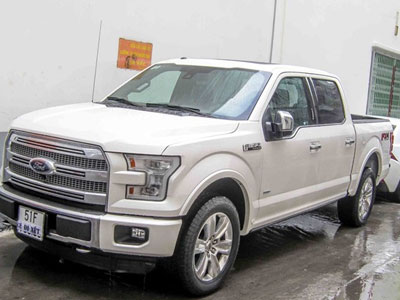 Xe bán tải khổng lồ Ford F-150 Platinum xuất hiện ở Sài Gòn