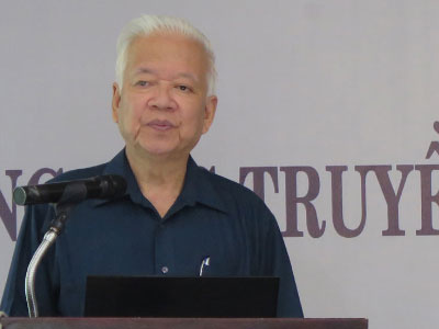 Bác sĩ chạy sô như... ca sĩ