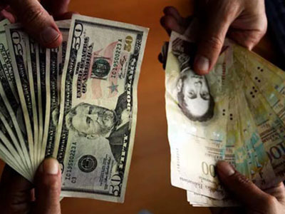 Cướp chê tiền ở Venezuela vì lạm phát