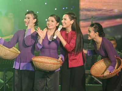 "Đại gia" tài trợ Phi Nhung làm liveshow tiền tỷ là ai?