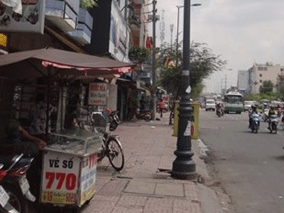 Phát hiện "thủ phạm" gây ngập là cái… trụ đèn