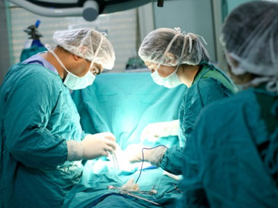 Bé gái bị xe đâm ngưng tim, ngưng thở "hồi sinh" ngoạn mục