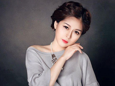 Chân dung cô nàng xinh đẹp được bạn trai tặng 999 đóa hồng nhân ngày 20/10