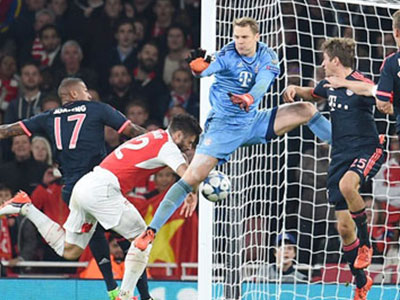 Giroud thừa nhận ghi bàn bằng tay vào lưới Bayern