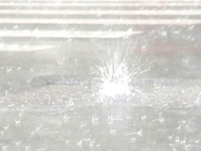 Hố ga phun nước, nắp cống rung lắc giữa Chợ Lớn
