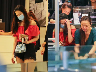 Midu phờ phạc, xuất hiện chớp nhoáng cùng mẹ sau nhiều ngày im lặng